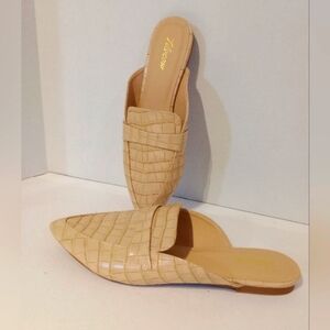Tilocow Miles. Size 8.5 Tan Pointy Toe‎